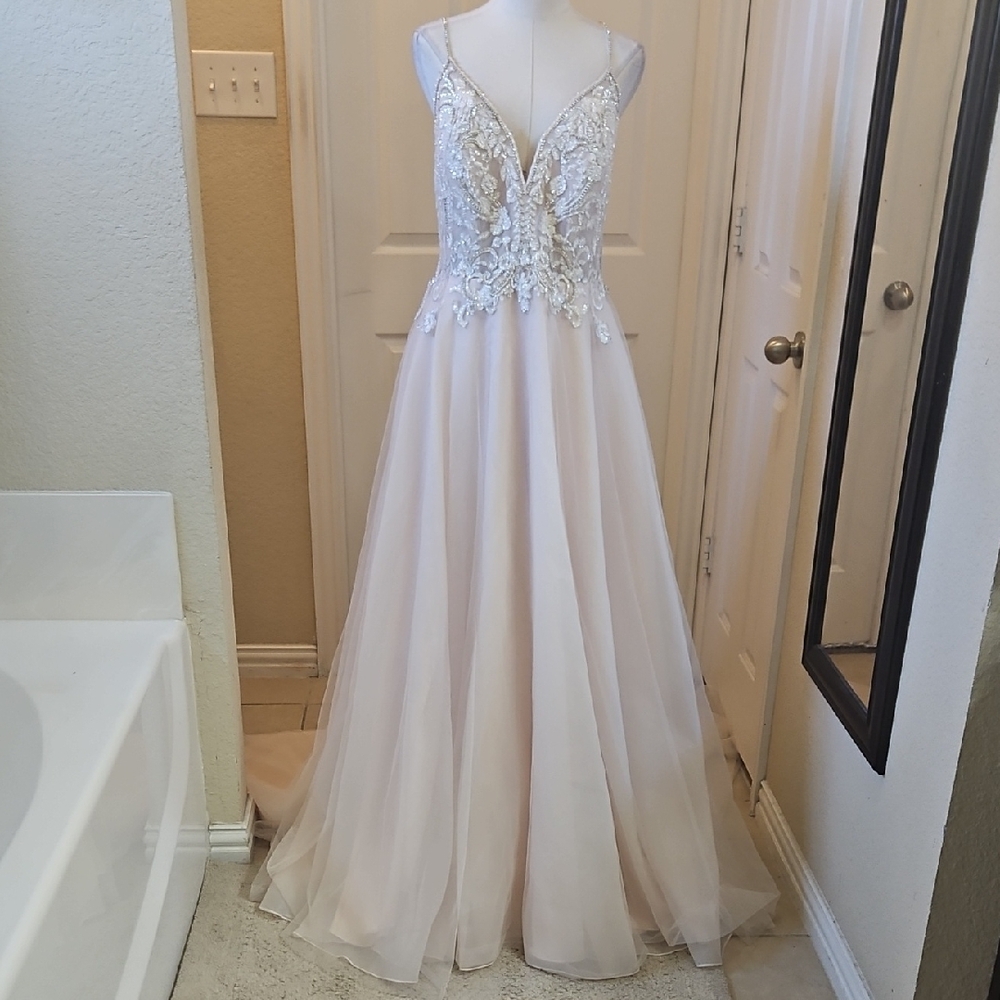 Galina Signature Elegant Beaded Plunging V  Wedding Dress Size 16W NWT - Picture 2 of 14